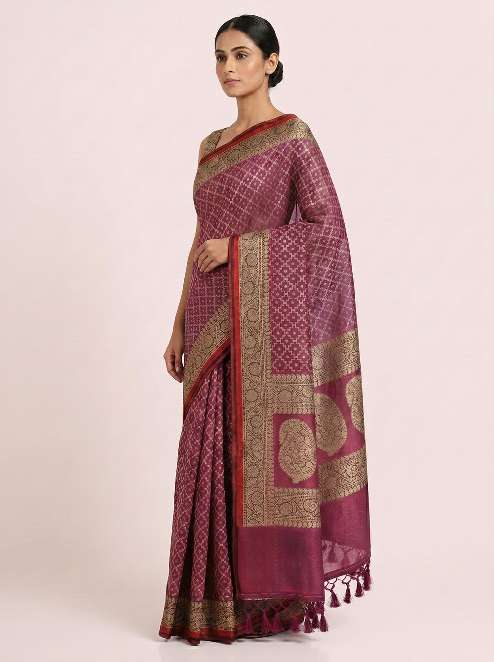 The Graceful Chanderi Silk Cotton Saree with Silver-Bronze Accent